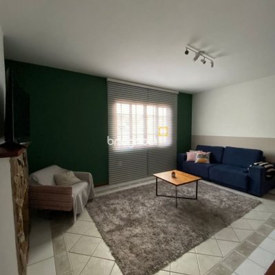 Casa com 295m², 5 quartos (sendo 2 suítes), no bairro Córrego Grande em Florianópolis