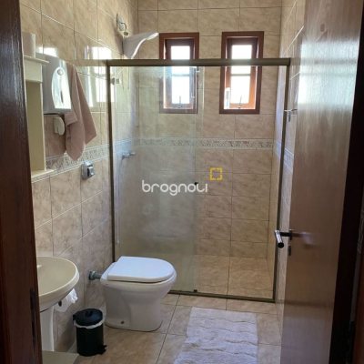 Casa com 295m², 5 quartos (sendo 2 suítes), no bairro Córrego Grande em Florianópolis