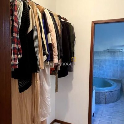 Casa com 295m², 5 quartos (sendo 2 suítes), no bairro Córrego Grande em Florianópolis
