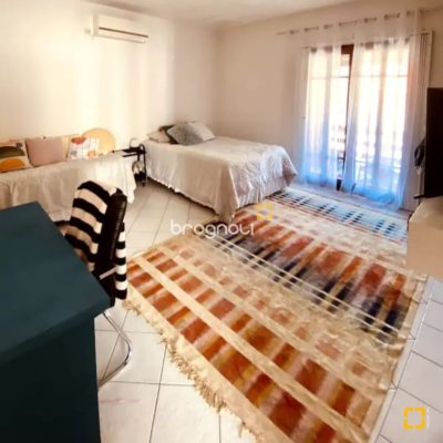 Casa com 295m², 5 quartos (sendo 2 suítes), no bairro Córrego Grande em Florianópolis