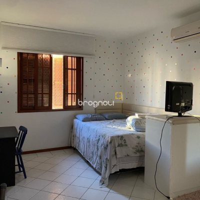 Casa com 295m², no bairro Córrego Grande em Florianópolis
