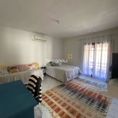 Casa com 295m², no bairro Córrego Grande em Florianópolis