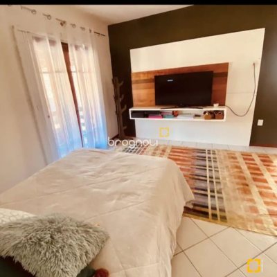 Casa com 295m², no bairro Córrego Grande em Florianópolis