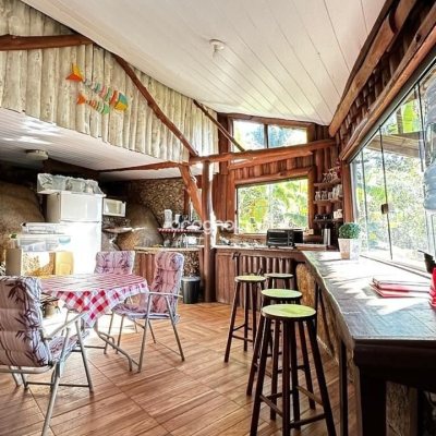 Casa com 125m², 4 quartos, 5 garagens, no bairro Lagoa da Conceição em Florianópolis