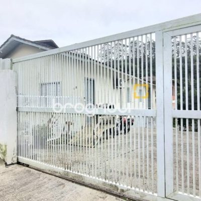 Casa com 290m², 8 quartos (sendo 2 suítes), 10 garagens, no bairro Córrego Grande em Florianópolis