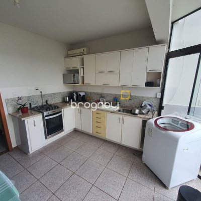 Casa com 349m², 6 quartos (sendo 2 suítes), 3 garagens, no bairro Carvoeira em Florianópolis