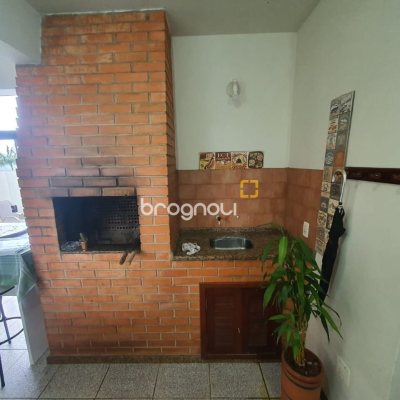 Casa com 349m², 6 quartos (sendo 2 suítes), 3 garagens, no bairro Carvoeira em Florianópolis
