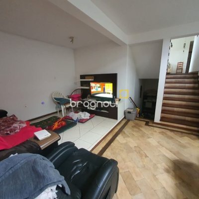 Casa com 349m², 6 quartos (sendo 2 suítes), 3 garagens, no bairro Carvoeira em Florianópolis