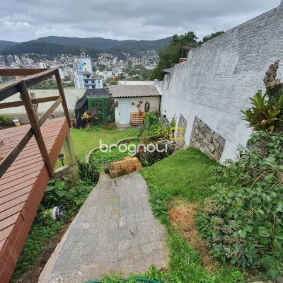 Casa com 349m², 6 quartos (sendo 2 suítes), 3 garagens, no bairro Carvoeira em Florianópolis