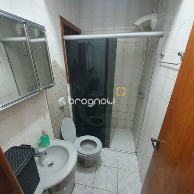 Casa com 349m², 6 quartos (sendo 2 suítes), 3 garagens, no bairro Carvoeira em Florianópolis