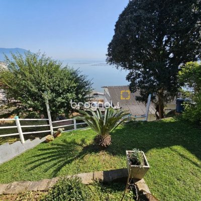 Casa com 150m², 3 quartos (sendo 1 suíte), 2 garagens, no bairro Ribeirão da Ilha em Florianópolis