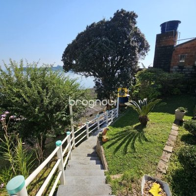 Casa com 150m², 3 quartos (sendo 1 suíte), 2 garagens, no bairro Ribeirão da Ilha em Florianópolis