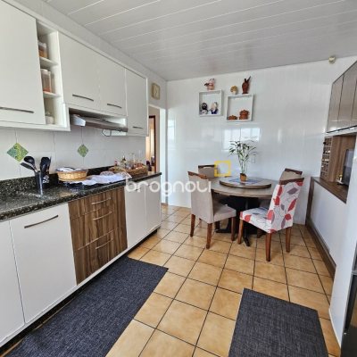Casa com 150m², 3 quartos (sendo 1 suíte), 2 garagens, no bairro Ribeirão da Ilha em Florianópolis