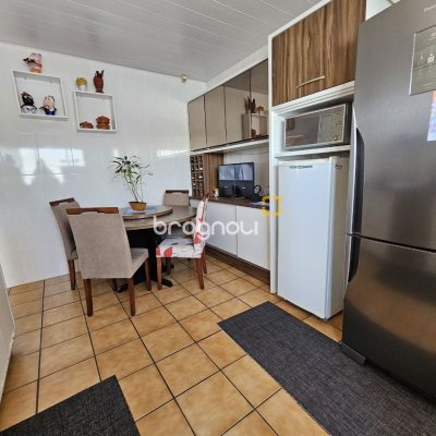 Casa com 150m², 3 quartos (sendo 1 suíte), 2 garagens, no bairro Ribeirão da Ilha em Florianópolis