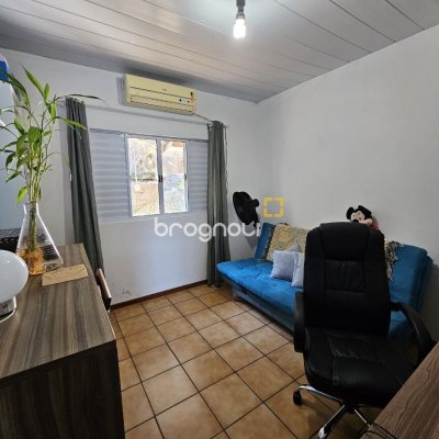 Casa com 150m², 3 quartos (sendo 1 suíte), 2 garagens, no bairro Ribeirão da Ilha em Florianópolis