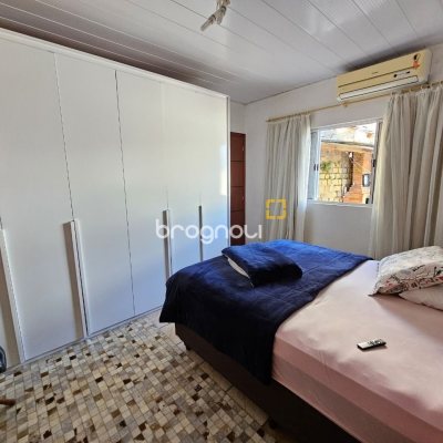 Casa com 150m², 3 quartos (sendo 1 suíte), 2 garagens, no bairro Ribeirão da Ilha em Florianópolis