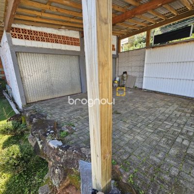 Casa com 150m², 3 quartos (sendo 1 suíte), 2 garagens, no bairro Ribeirão da Ilha em Florianópolis