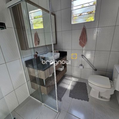 Casa com 150m², 3 quartos (sendo 1 suíte), 2 garagens, no bairro Ribeirão da Ilha em Florianópolis