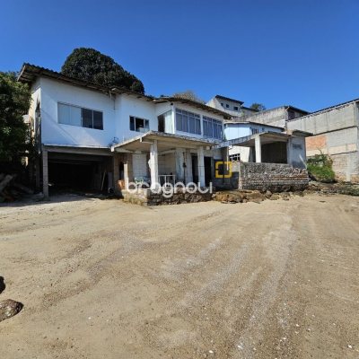 Casa com 150m², 3 quartos (sendo 1 suíte), 2 garagens, no bairro Ribeirão da Ilha em Florianópolis