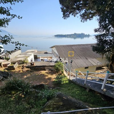 Casa com 150m², 3 quartos (sendo 1 suíte), 2 garagens, no bairro Ribeirão da Ilha em Florianópolis