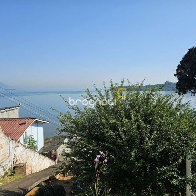 Casa com 150m², 3 quartos (sendo 1 suíte), 2 garagens, no bairro Ribeirão da Ilha em Florianópolis