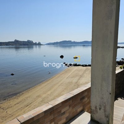 Casa com 150m², 3 quartos (sendo 1 suíte), 2 garagens, no bairro Ribeirão da Ilha em Florianópolis