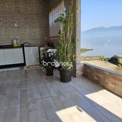Casa com 150m², 3 quartos (sendo 1 suíte), 2 garagens, no bairro Ribeirão da Ilha em Florianópolis