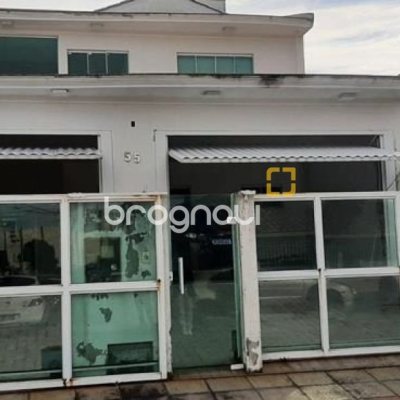 Casa com 300m², 4 quartos (sendo 1 suíte), 3 garagens, no bairro Praia Comprida em São José