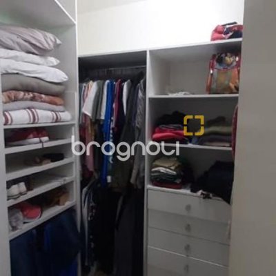 Casa com 300m², 4 quartos (sendo 1 suíte), 3 garagens, no bairro Praia Comprida em São José