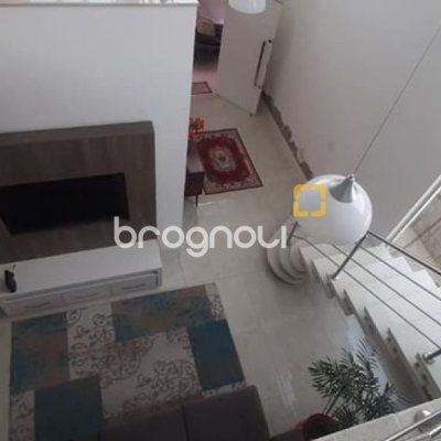 Casa com 300m², 4 quartos (sendo 1 suíte), 3 garagens, no bairro Praia Comprida em São José