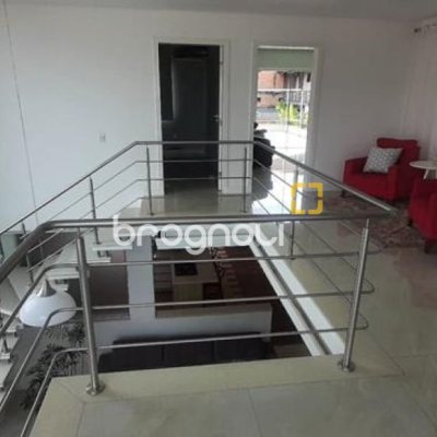 Casa com 300m², 4 quartos (sendo 1 suíte), 3 garagens, no bairro Praia Comprida em São José