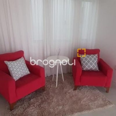 Casa com 300m², 4 quartos (sendo 1 suíte), 3 garagens, no bairro Praia Comprida em São José