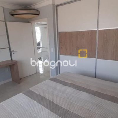 Casa com 300m², 4 quartos (sendo 1 suíte), 3 garagens, no bairro Praia Comprida em São José