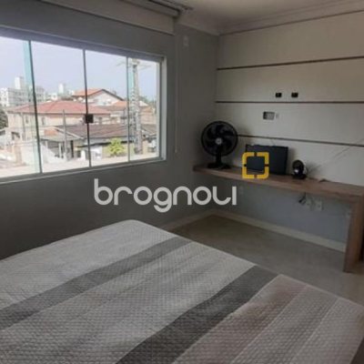 Casa com 300m², 4 quartos (sendo 1 suíte), 3 garagens, no bairro Praia Comprida em São José
