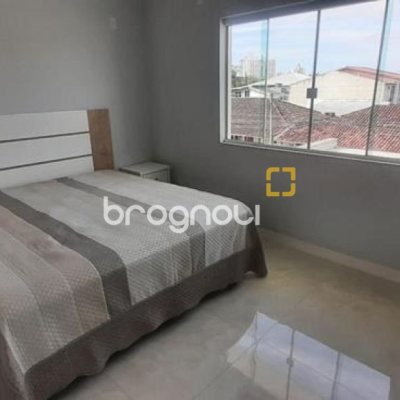 Casa com 300m², 4 quartos (sendo 1 suíte), 3 garagens, no bairro Praia Comprida em São José