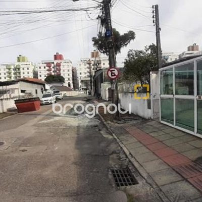 Casa com 300m², 4 quartos (sendo 1 suíte), 3 garagens, no bairro Praia Comprida em São José