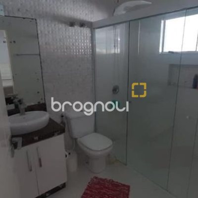 Casa com 300m², 4 quartos (sendo 1 suíte), 3 garagens, no bairro Praia Comprida em São José