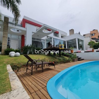 Casa com 450m², 5 garagens, no bairro Centro em Florianópolis