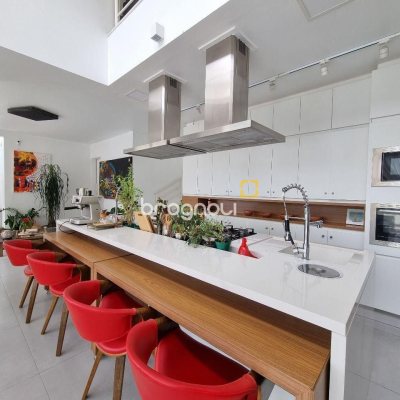 Casa com 450m², 5 garagens, no bairro Centro em Florianópolis