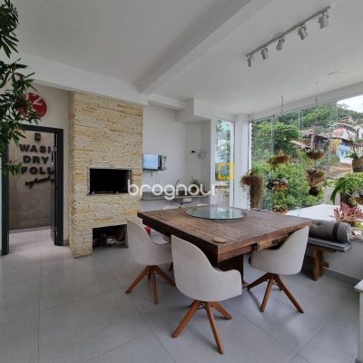 Casa com 450m², 5 garagens, no bairro Centro em Florianópolis