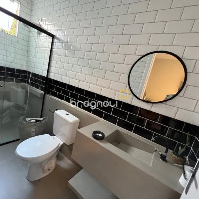 Casa com 450m², 5 garagens, no bairro Centro em Florianópolis