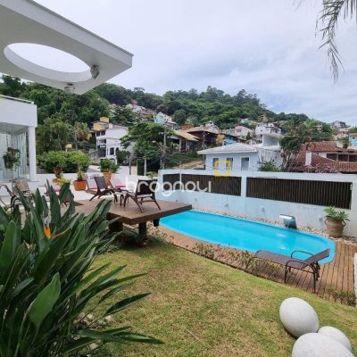 Casa com 450m², 5 garagens, no bairro Centro em Florianópolis