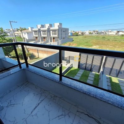 Casa com 117m², 2 quartos (sendo 1 suíte), 2 garagens, no bairro Campeche em Florianópolis