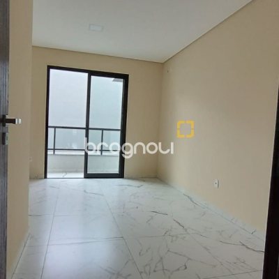 Casa com 117m², 2 quartos (sendo 1 suíte), 2 garagens, no bairro Campeche em Florianópolis