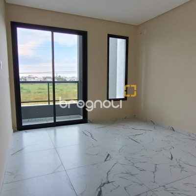 Casa com 117m², 2 quartos (sendo 1 suíte), 2 garagens, no bairro Campeche em Florianópolis