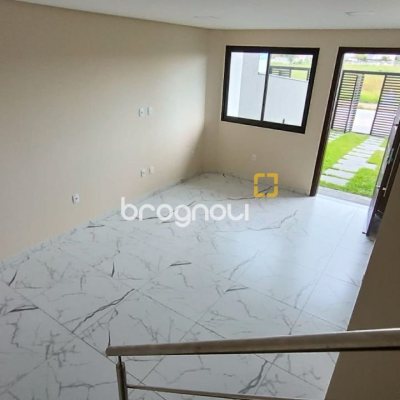 Casa com 117m², 2 quartos (sendo 1 suíte), 2 garagens, no bairro Campeche em Florianópolis