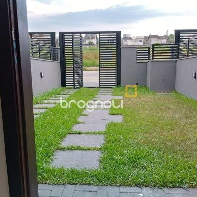 Casa com 117m², 2 quartos (sendo 1 suíte), 2 garagens, no bairro Campeche em Florianópolis