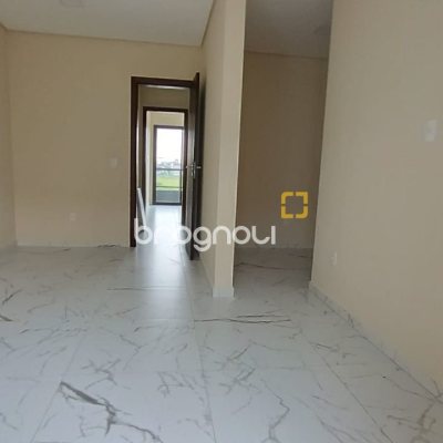 Casa com 117m², 2 quartos (sendo 1 suíte), 2 garagens, no bairro Campeche em Florianópolis