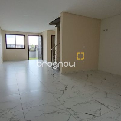 Casa com 117m², 2 quartos (sendo 1 suíte), 2 garagens, no bairro Campeche em Florianópolis