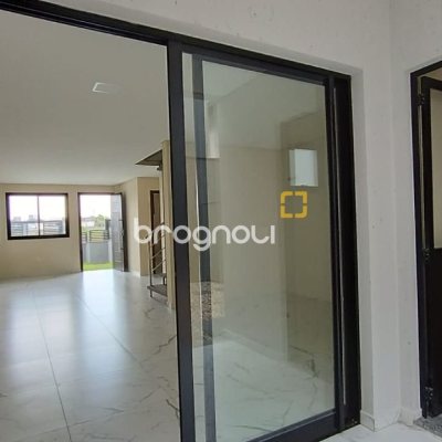 Casa com 117m², 2 quartos (sendo 1 suíte), 2 garagens, no bairro Campeche em Florianópolis